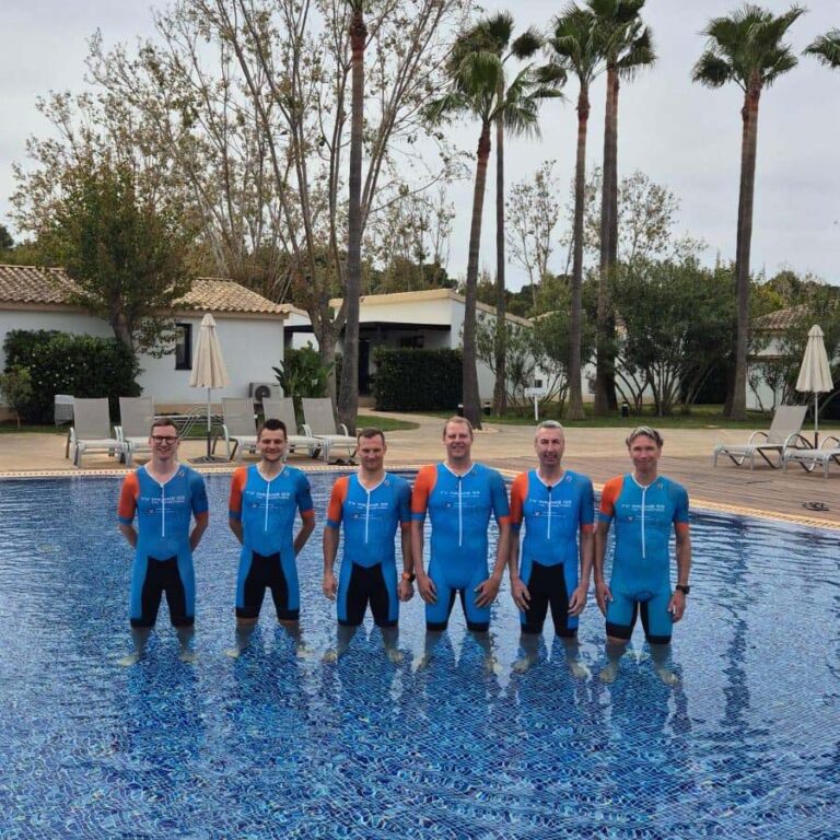 Die Triathleten der TV-Wasserfreunde absolvierten ein Trainingslage auf der Mittelmeerinsel Mallorca. Foto: privat