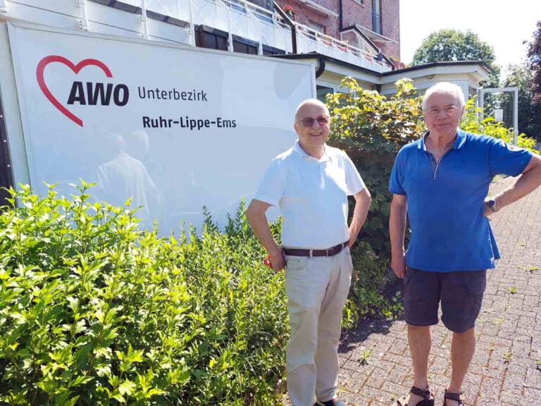 Siegfried Scholz und Hubert Blaschke (rechts) vom AWO-Ortsverein Werne. Foto: Wagner