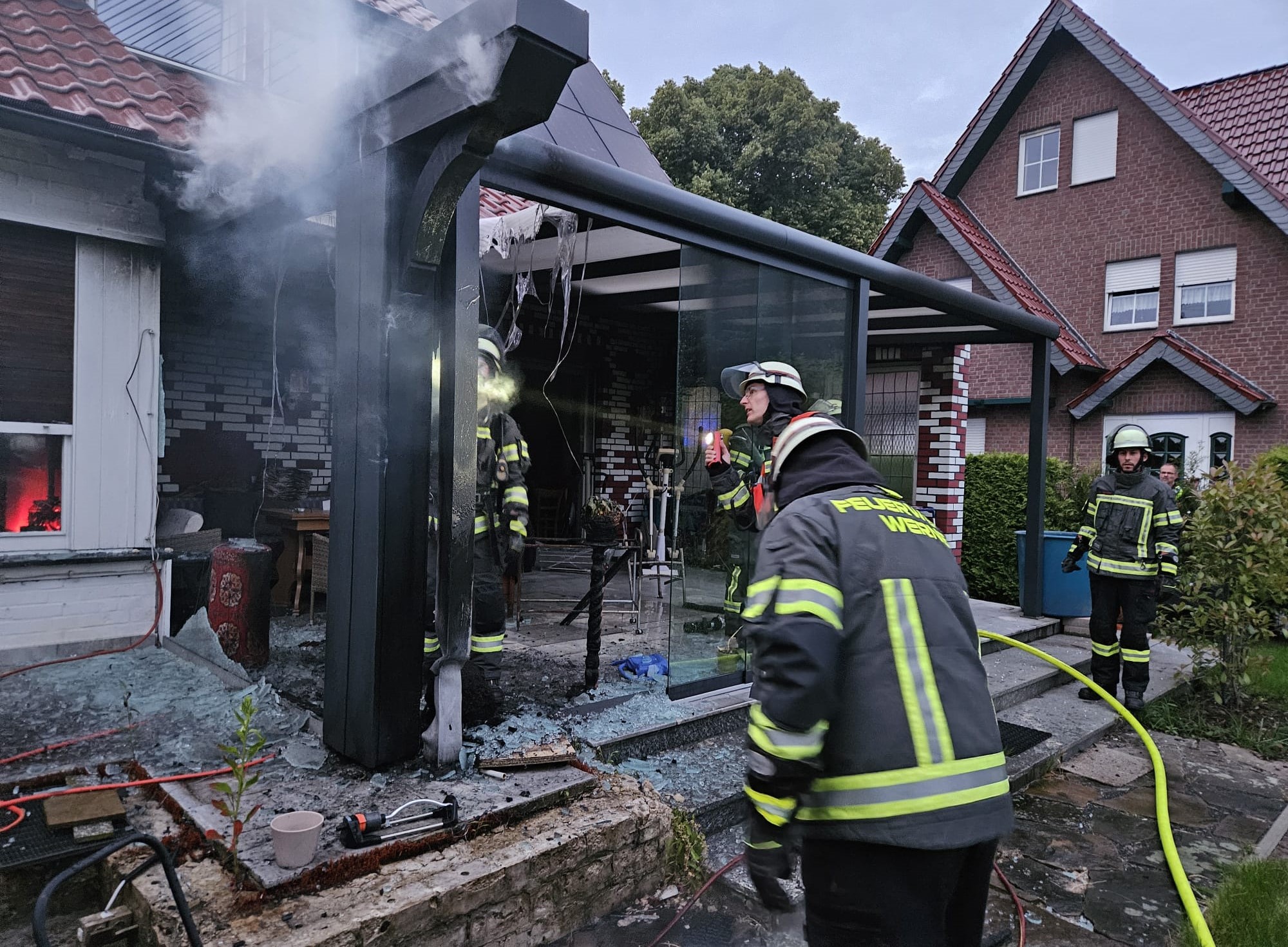 Der Anbau eines Einfamilienhauses war in Brand geraten. Foto: FFW