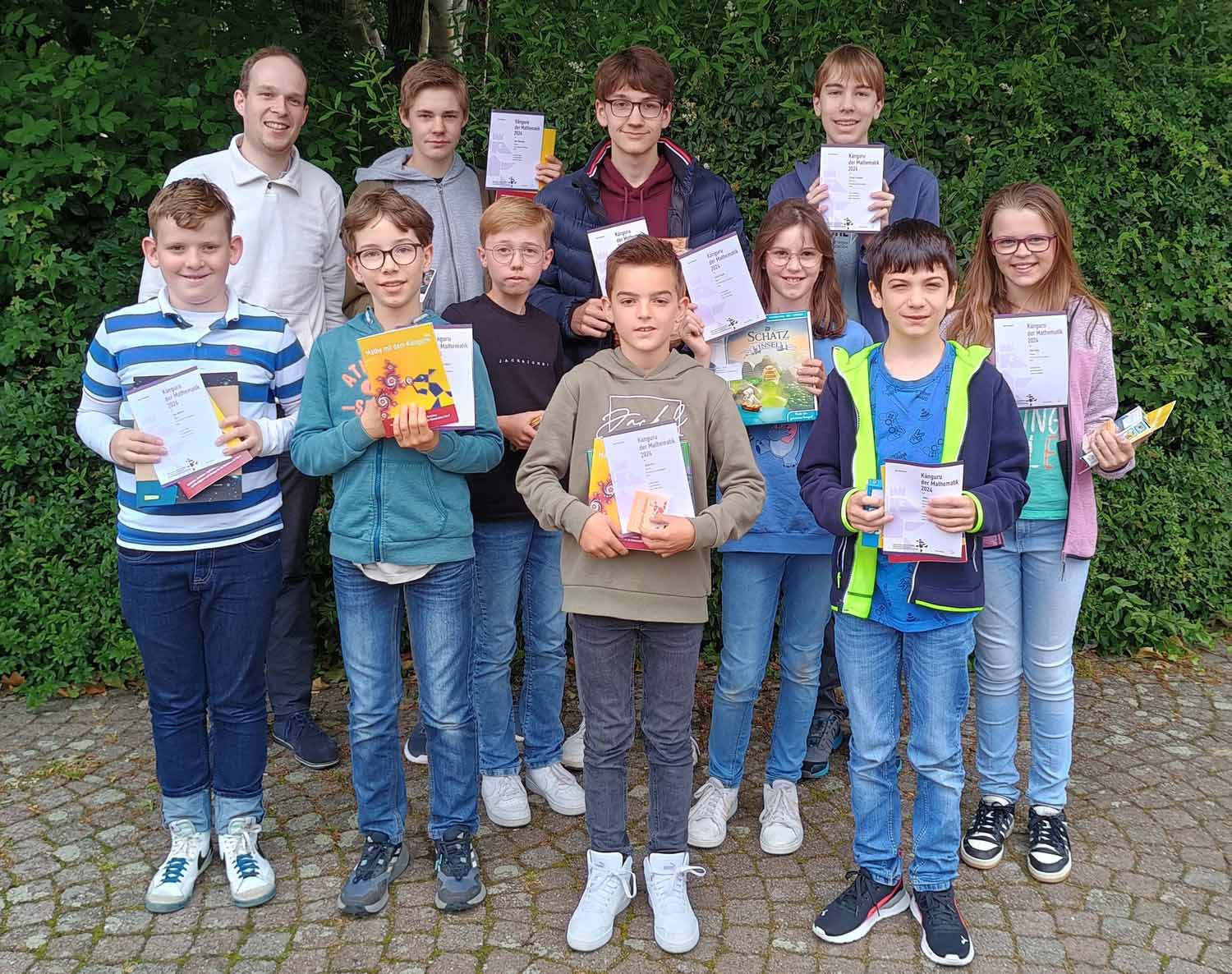 Die Preisträgerinnen und Preisträger des Gymnasiums St. Christophorus beim diesjährigen Mathe-Kanguru-Wettbewerb. Foto: GSC