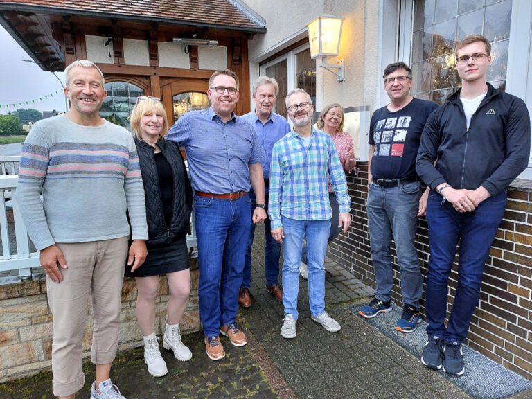 In der Mitgliederversammlung der BIN wurde ein neuer Vorstand bestimmt. Das Foto zeigt von links Olaf Steinweg, Gaby Angenendt, neuen Karsten Wette, Michael Heimken, Christian Huppert, Beate Zinke, Andreas Drohmann und David Storksberger. Foto: privat