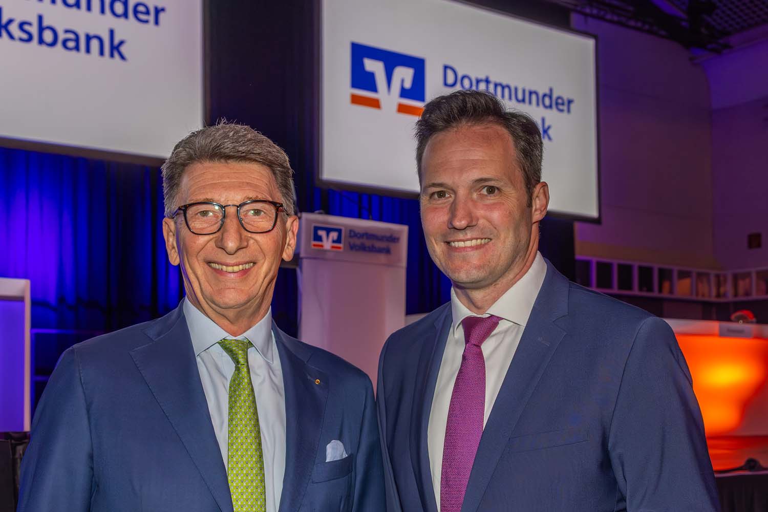 Ulrich Leitermann (links), Vorsitzender des Aufsichtsrats der Dortmunder Volksbank, und Michael Martens, Vorstandsvorsitzender der größten Genossenschaftsbank in NRW. Foto: Jan Heinze
