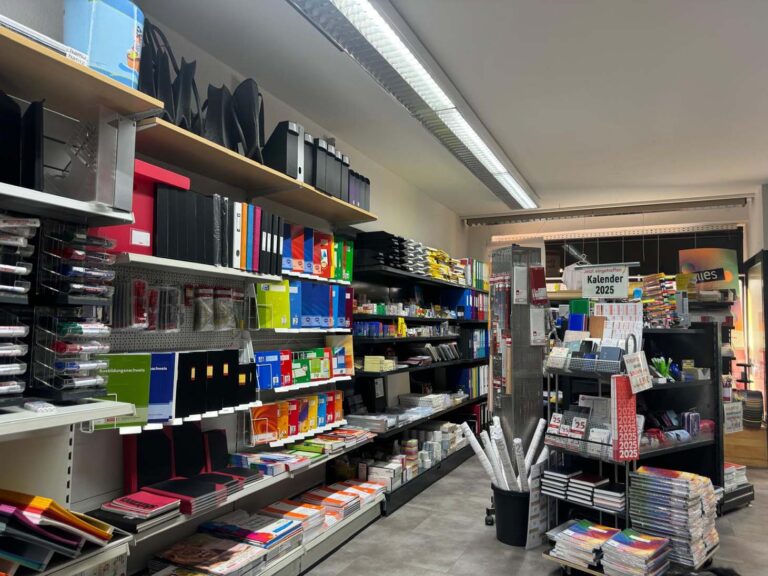 Der Kopierladen in Werne führt seit fast einem Jahr auch Schulbedarf wie Hefte oder Füller. Foto: privat