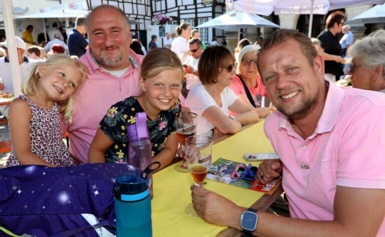 Egal ob groß oder klein – beim "Feierabendmarkt" kommen alle Altersgruppen auf ihre Kosten. Archivfoto: Volkmer