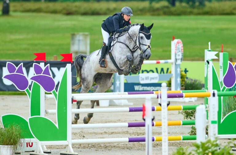 Bei den Deutschen Jugendmeisterschaften Vielseitigkeit kamen Leonie Leni Vehring und ihre Stute Coraleen vom RV SSt. Georg auf PLatz 18. Foto: privat