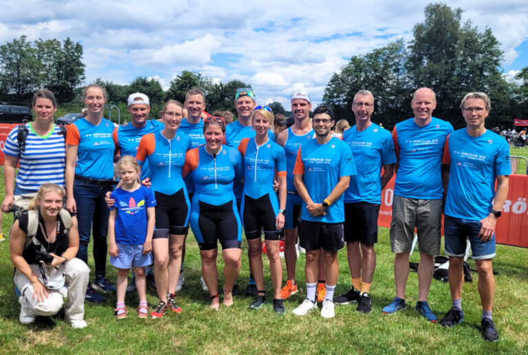 Die Werner Starter beim Triathlon in Verl und ihre Supporter. Foto: privat