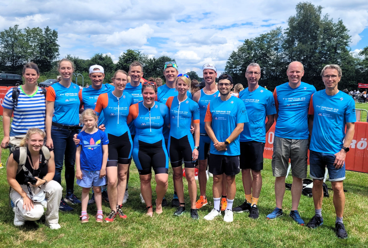 Die Werner Starter beim Triathlon in Verl und ihre Supporter. Foto: privat