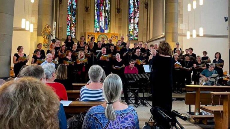 Der Cyriakus-Chor aus Bottrop singt am 18. August die Latin Jazz Mass unter der  Leitung von Ursula Kirchhoff. Foto: msw