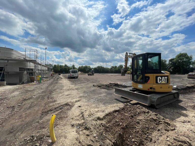 Die Arbeiten am neuen Kunstrasenplatz für den SC Capelle laufen: Im Winter sollen die Fußballer dort trainieren können. Foto: Gemeinde Nordkirchen/Laouari
