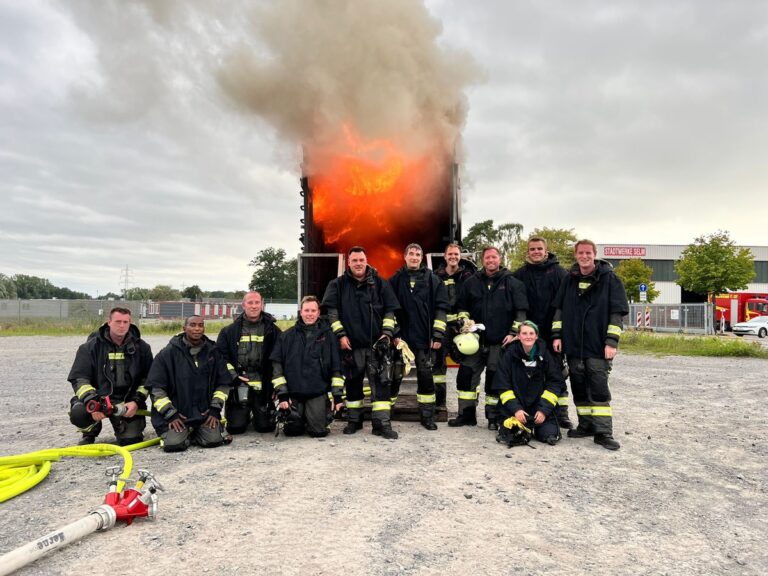 Realbrandausbildung der Freiwilligen Feuerwehr Werne. Fotos: FFW Werne