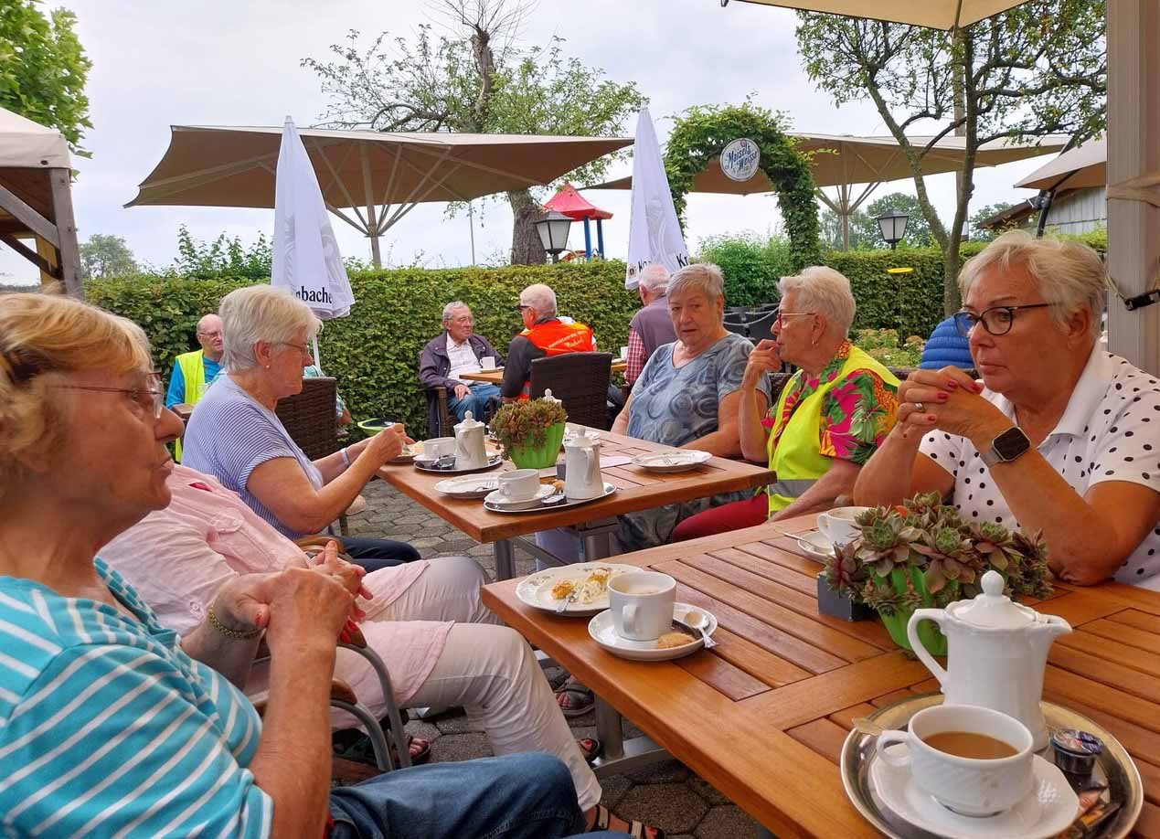 Im Erdbüsken legten die Teilnehmenden der Radtour eine Pause ein. Auf der Heimfahrt passierte ein Missgeschick. Foto: privat