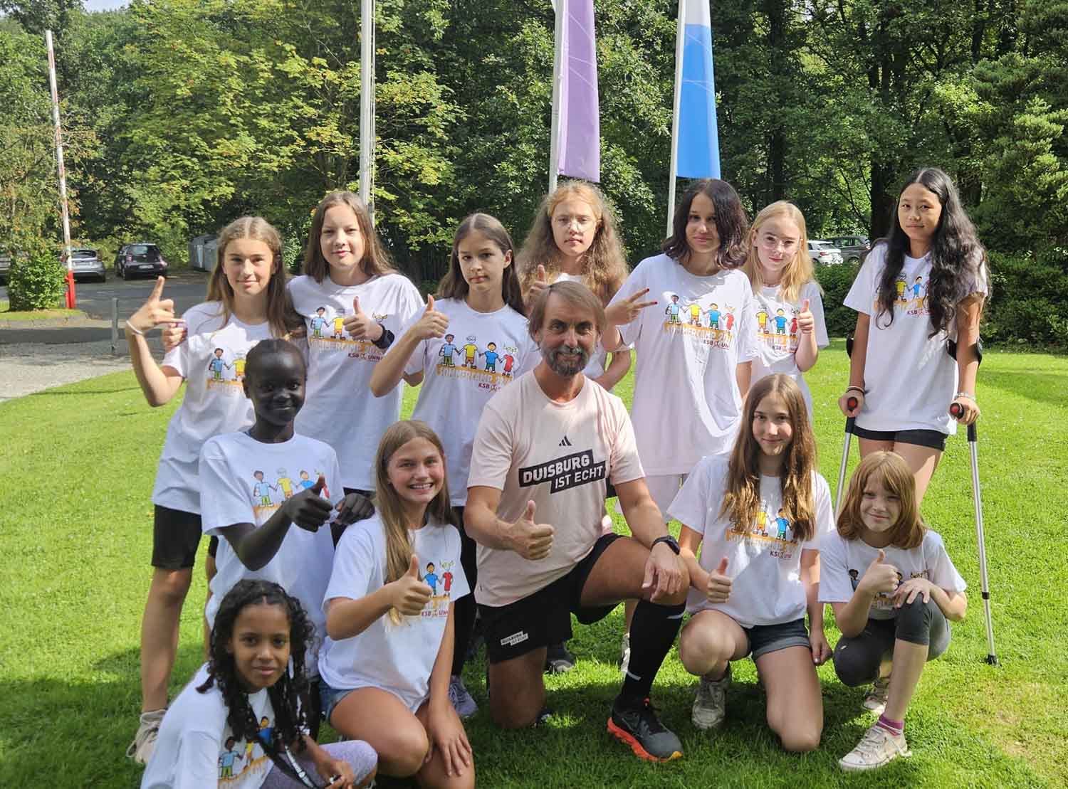 Der Marathon-Pater Tobias unterstützt das Sommerferiencamp des KreisSportBundes Unna in Selm. Fotos: Projekt LebensWert