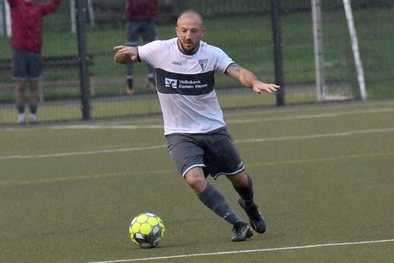 Die drei Tore, die Neuzugang Nemanja Stanojevic in der ersten Halbzeit für den WSC erzielte, reichten nicht zum Sieg. Archivfoto: MSW