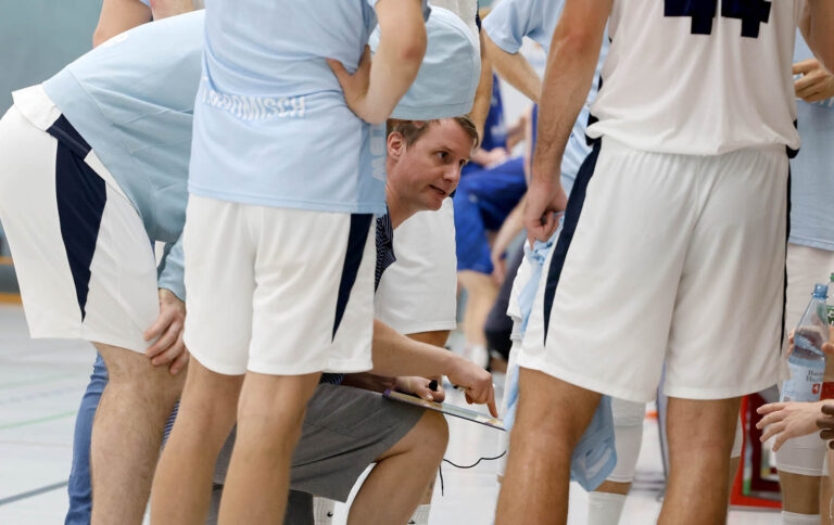 Coach Christoph Henke war begeistert von der Leistung seiner LippeBaskets. Foto: Volkmer