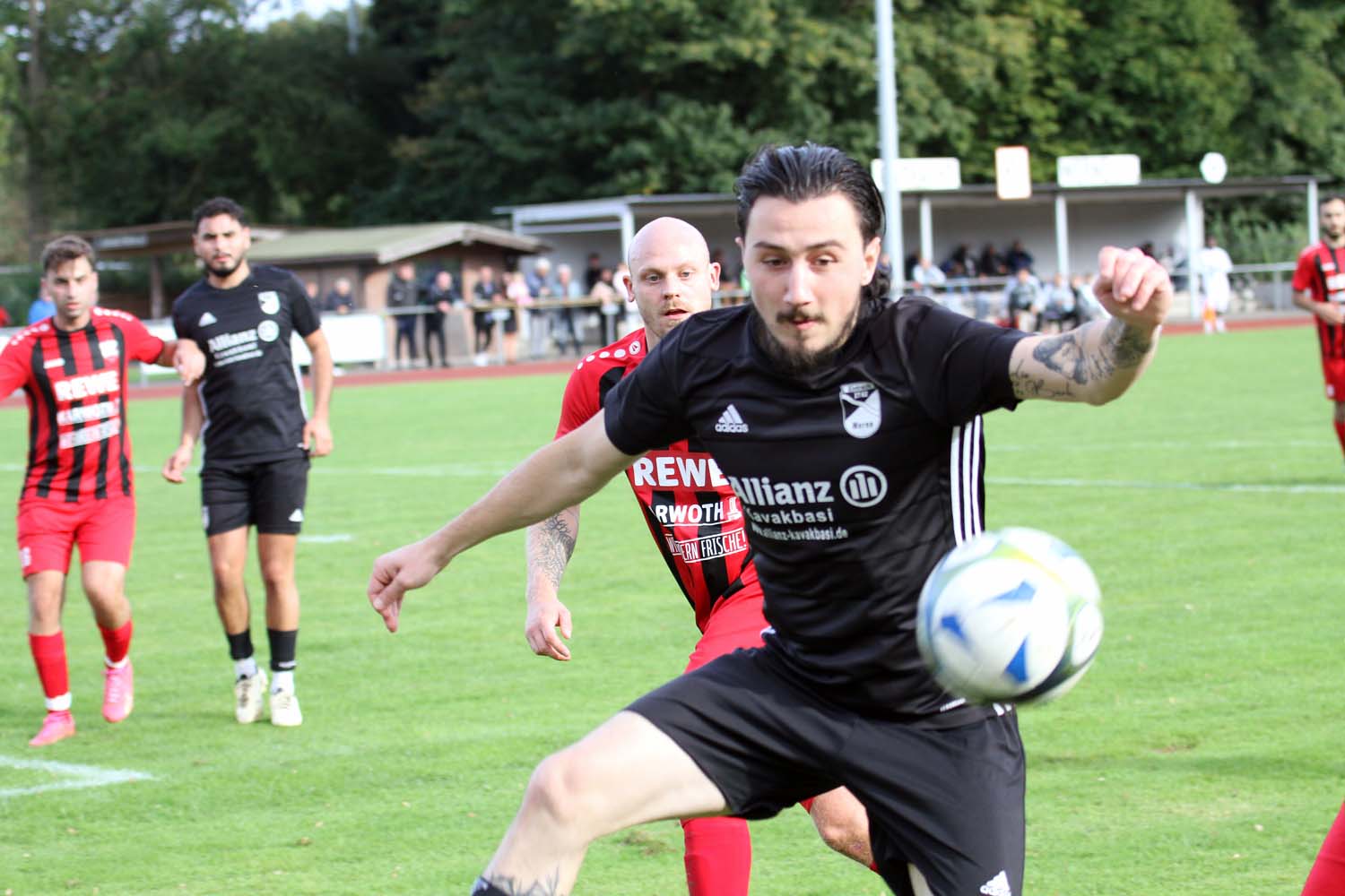 Einmal mehr traf Berke Durgut für Eintracht Werne - diesmal beim 3:0-Heimsieg gegen die SpVg Bönen. Fotos: Wagner