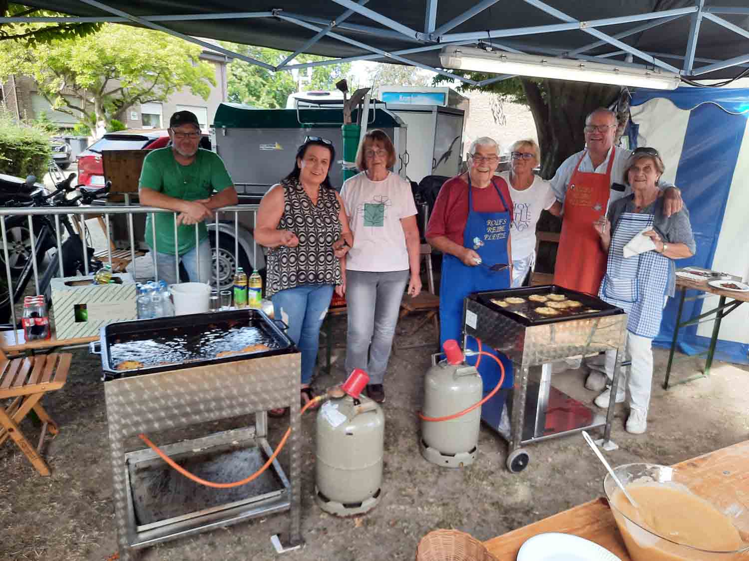 Viele helfende Hände sorgten für ein tolles Kartoffel- und Kinderfest rund um den Kirchturm St. Johannes. Fotos: privat