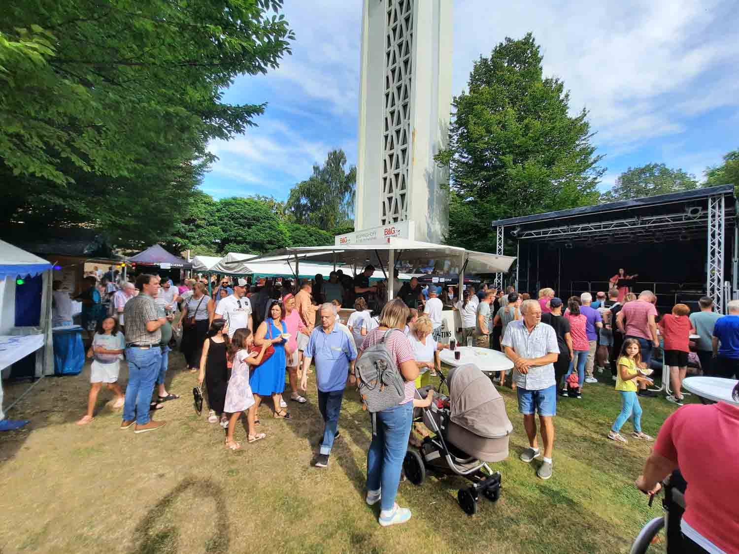 Das Kartoffelfest rund um den Kirchturm St. Johannes war zuletzt immer ein voller Erfolg. Archivfoto: Volkmer
