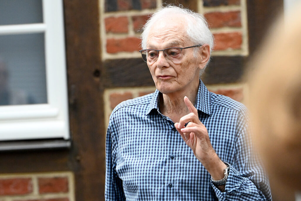 Bei Problemen sollten die Menschen nicht sofort nach Hilfe von Staat und Verwaltung rufen, sondern in Eigeninitiative nach Lösungen suchen, appelliert Karl-Heinz Schwarze. Foto: MSW 
