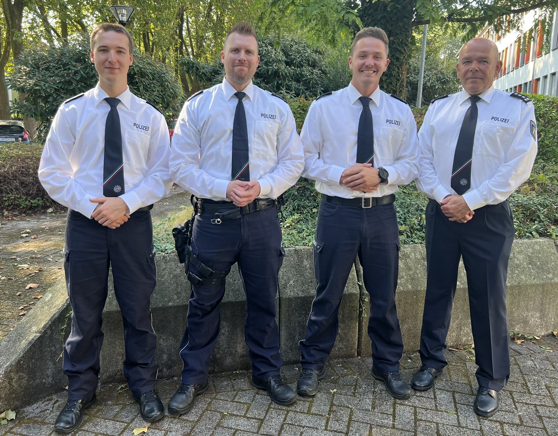 Drei neue Kollegen begrüßte Markus Fastnacht (rechts), Leiter der Polizeiwache in Werne. Fotos: KPB Unna