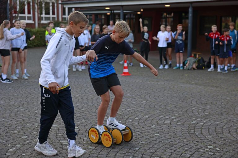 Beim Sportfest des Gymnasiums St. Christophorus wetteiferten alle Schüler/innen mit. Fotos: privat