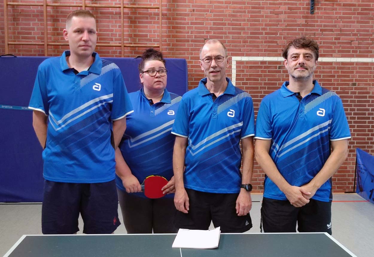 Der TTC Werne 98 vor dem Spiel gegen den TTC Holzwickede mit (von links) Michael Jankord, Katharina Schwirten, Martin Brocke und Daniel Ahlert. Fotos: privat