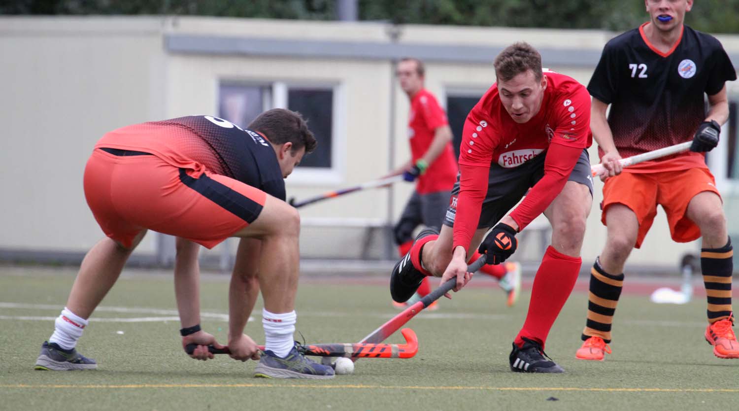 Kein Durchkommen: Simon Osterkemper läuft sich in der Bochumer Defensive fest. Fotos: Wagner