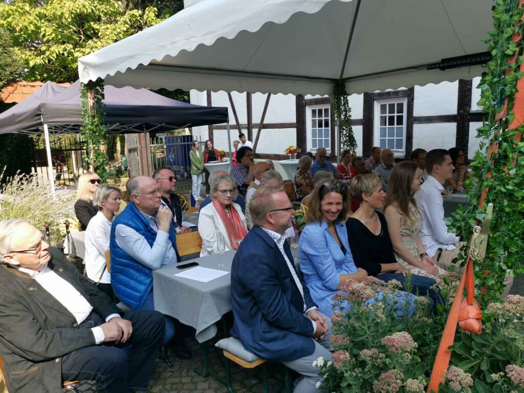 Im Zusammenhang mit den Städtepartnerschaften fanden sich Repräsentanten dieser Städte und deren Partnerschaftsclubs, Vertreter der Werner Stadtratsfraktionen und die Mitwirkenden aus dem Stadthaus und des Museums zusammen.