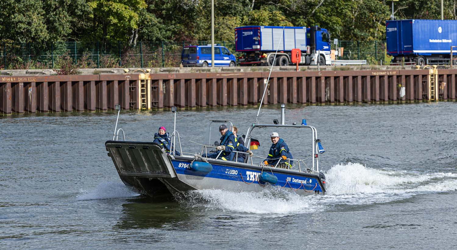 Elf THW-Ortsverbände probten den Ernstfall, unter anderem auf dem Datteln-Hamm-Kanal. Fotos: J. Prochnow