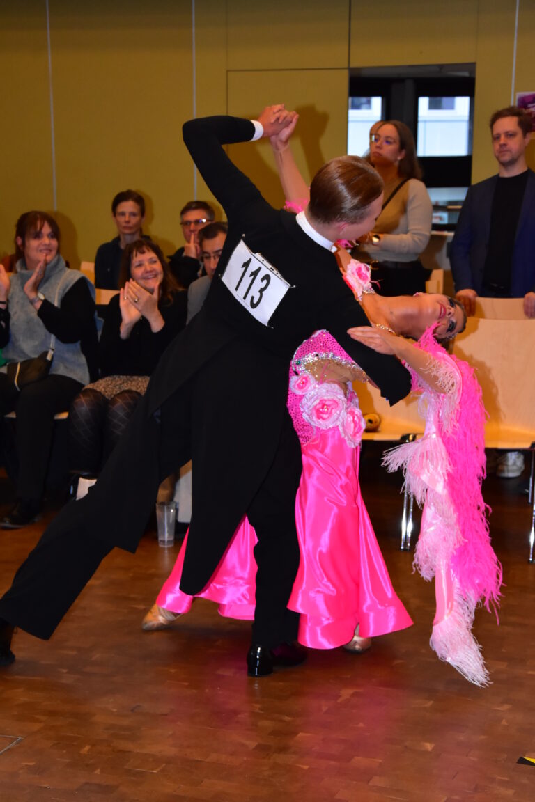 Jannis und Maryam Reher, Turnierpaar des Tanzsport-Clubs Werne, konnte am Samstag in die zweithöchste deutsche Startklasse aufsteigen. Foto: Klaus Butenschön
