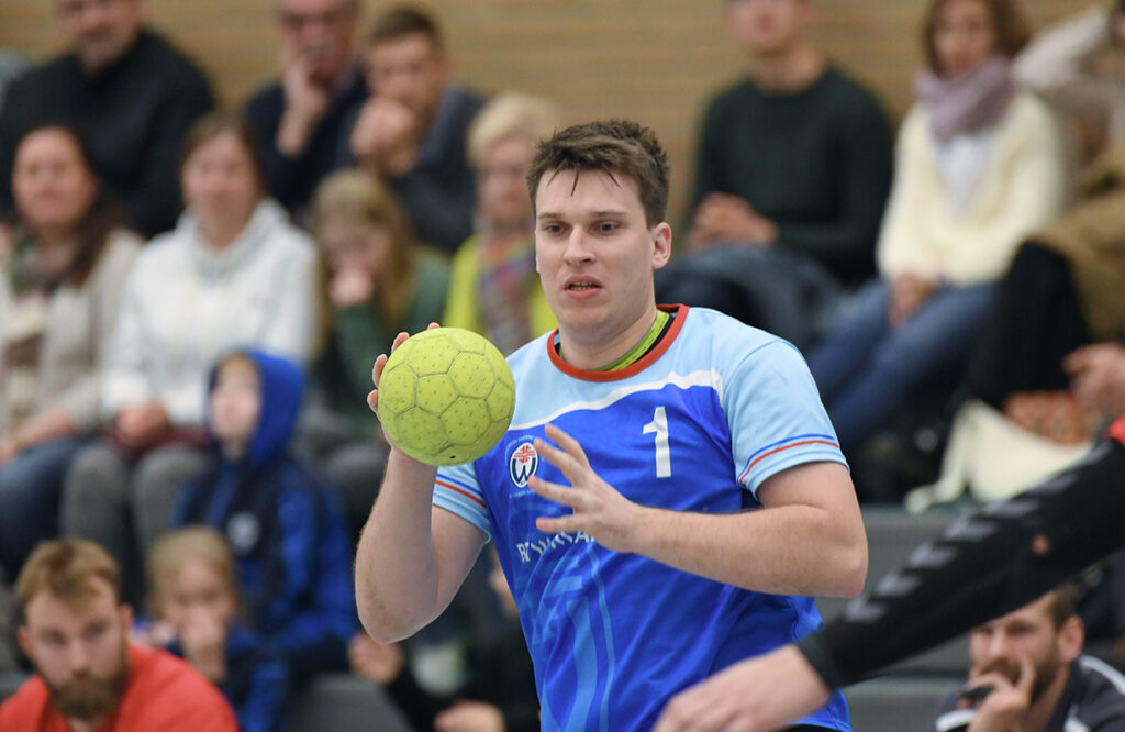Tobias Schüttpelz quälte sich mit einer Verletzung durch das Spiel. Trotzdem traf er gegen Heeren-Werve sechsmal. Archivfoto: MSW