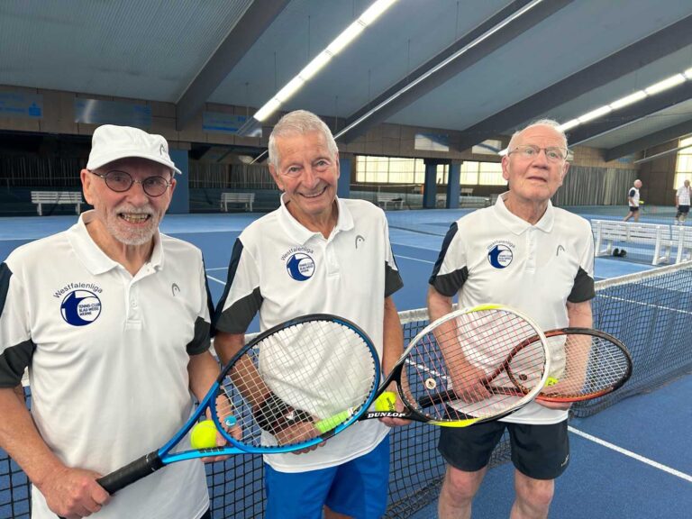 Mit Franz Stüer, Harald Schreiner und Dr. Dieter Huelsekopf (v.l.) gehen gleich drei Akteure des TC Blau-Weiß Werne bei den WTV-Meisterschaften in der Ü 80-Konkurrenz an den Start. Foto: Verein