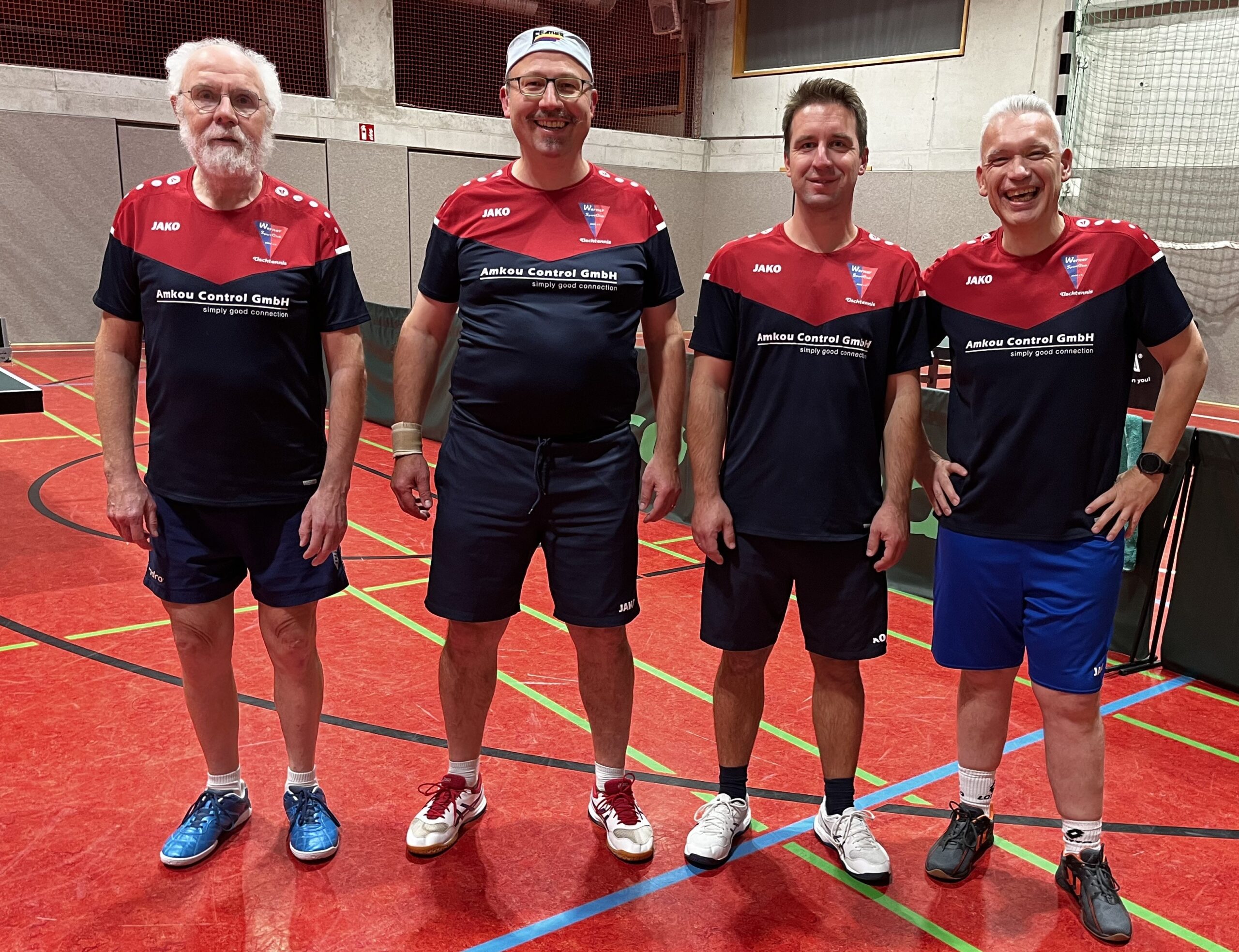 Freuten sich über den ersten Punktgewinn in der 2. Bezirksliga (von links): Ernst Kasch, Dr. Jürgen-Theodor Fränzer, Stephan Müller und Renee Bieder. Foto: WSC
