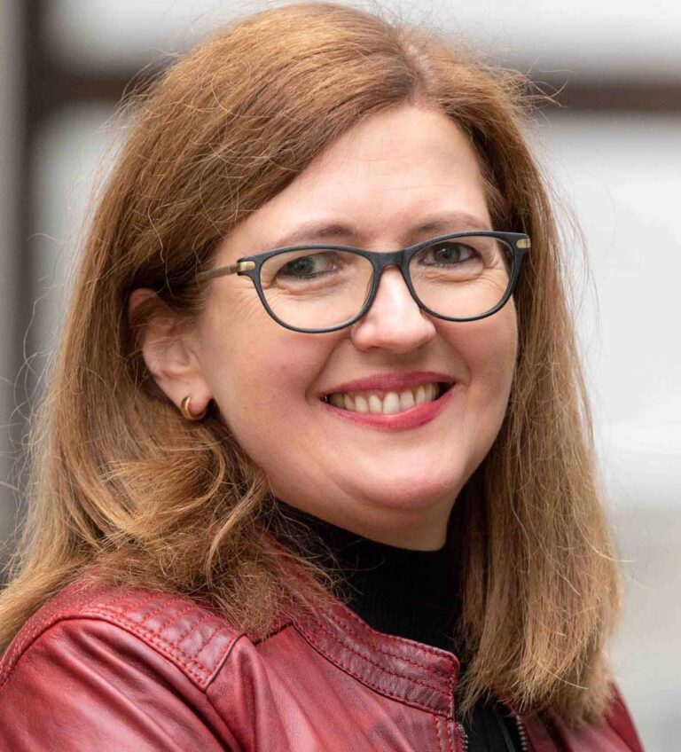 Die Autorin Astrid Plötner läutet mit ihren Kurzkrimis die Weihnachtszeit bei Bücher Beckmann ein. Foto: privat