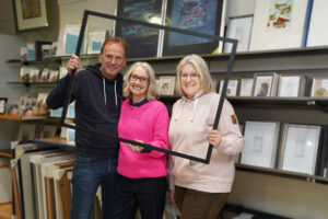 Rund um die Fotografie immer im Bild: (v.l.) Willi und Vera Kraak sowie die langjährige Mitarbeiterin Hedwig Scholten. Foto: MSW
