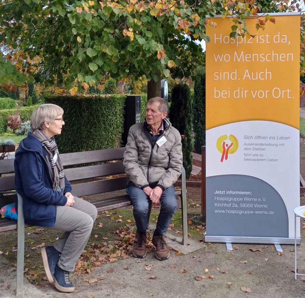 Der Friedhof ist Gedenkstätte und zentraler Punkt. Mitglieder des Hospizvereins Werne laden zu wiederkehrend zu Friedhofsgesprächen ein. Foto: privat
