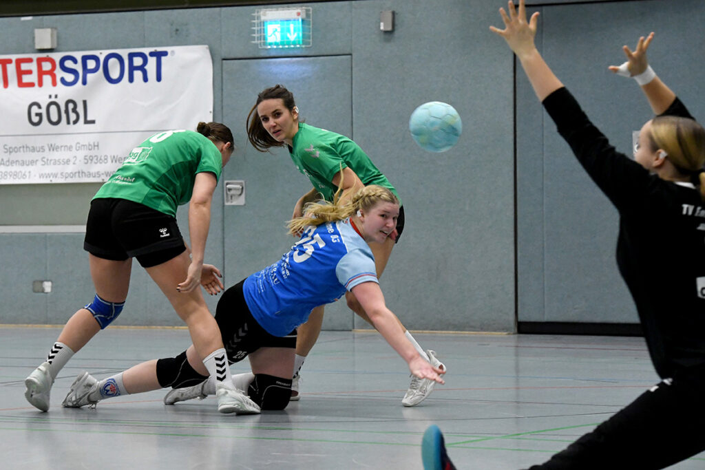 Weil Jana Schindelbauer krankheitsbedingt fehlte, musste Kreisläuferin Clara Drohmann 60 Minuten durchspielen. Foto: MSW
