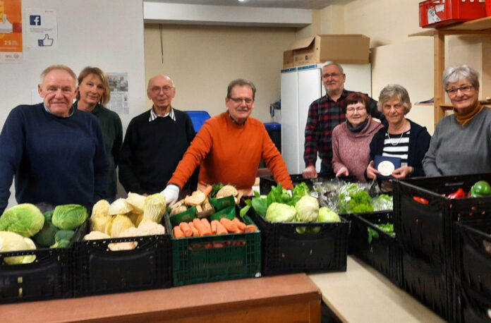 Immer mittwochs ist das Team der Werner Ausgabe der Tafel Unna e.V. für die Abgabe der gespendeten Lebensmittel zur Stelle. Fotos: Gaby Brüggemann