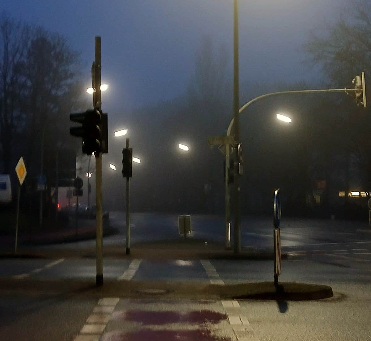 Während rund 1.000 Bewohner am Mittwochabend von einem Stromausfall betroffen waren, fiel am nächsten Morgen die Ampelanlage auf Höhe der Sekundarschule aus. Foto: Wagner