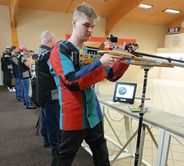Sören Schulze Kalthoff belegte mit dem Luftgewehr freihand in der Juniorenklasse I den dritten Rang. Foto: Verein