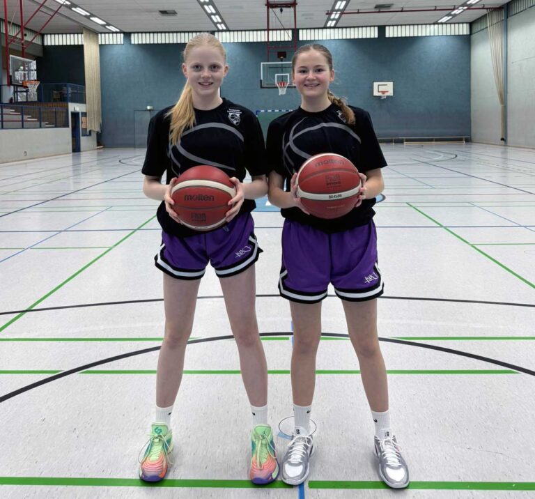 Charlotte Brand (links) und Clara Rose sind stolz und überglücklich über ihre Nominierung und freuen sich riesig auf das Turnier in Braunschweig. Foto: Verein 