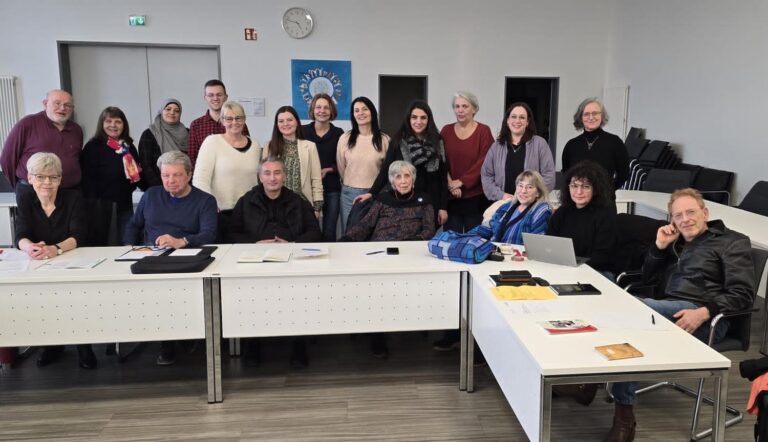 Vertreter der VKU und des Kommunalen Integrationszentrums haben im Flüchtlingsrat das gemeinsame Projekt "Bus-Schule für Geflüchtete" vorgestellt. Foto Kreis Unna