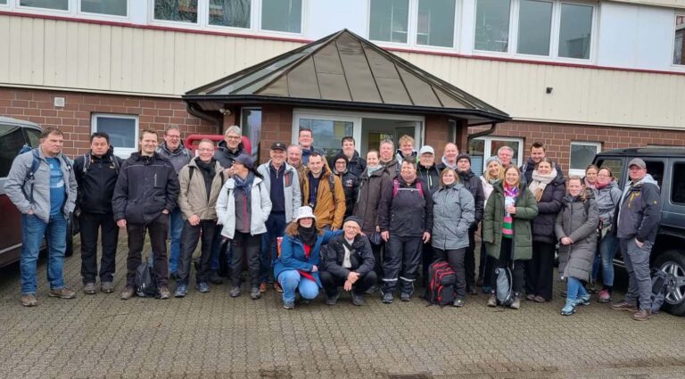 Eine große Gruppe des Schützenvereins Nierstenholz nahm an der Winterwanderung teil. Foto: Verein
