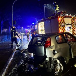 Die Feuerwehr wurde Anfang der Woche zu einem Verkehrsunfall auf der Stockumer Straße gerufen. Fotos: FFW