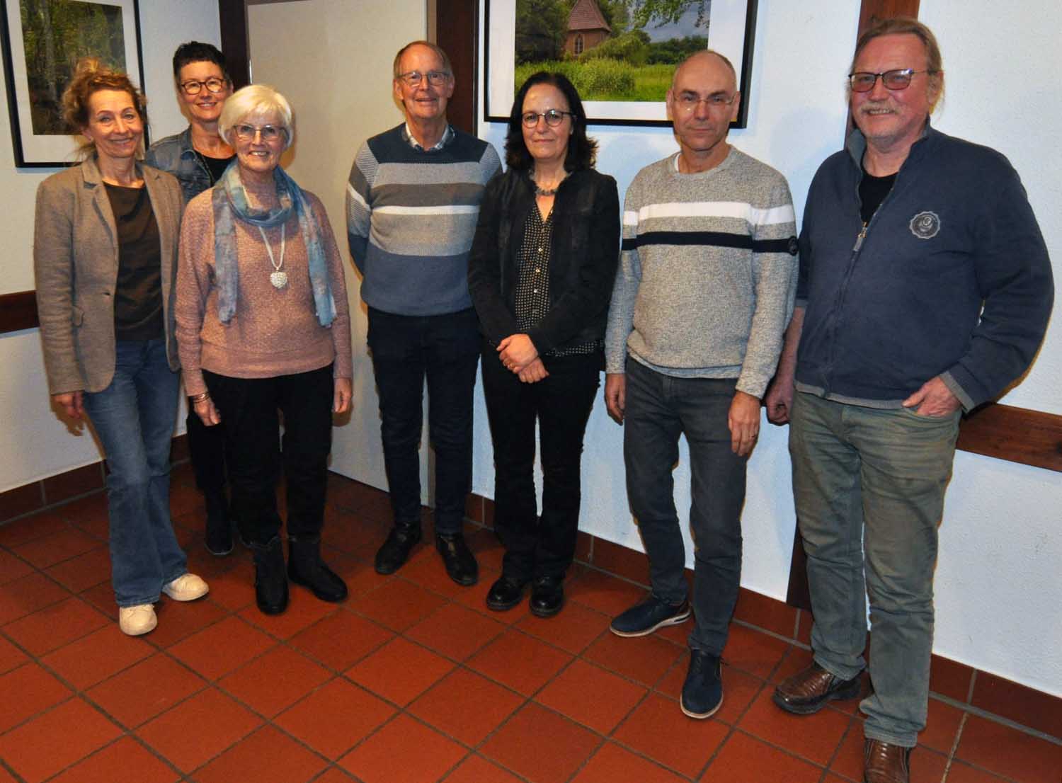 Stehen weiter an der Spitze der DJK Langern e.V. (von links): Susanne Müller, Petra Jücker, Elfi Hoferichter, Werner Storksberger Ulla Gath sowie die Kassenprüfer Thomas Menzel und Volker Heydenreich. Foto: Verein