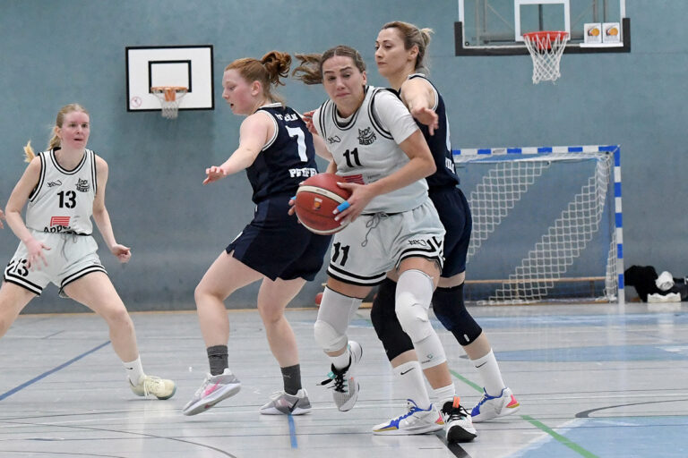 Izabela Pinkosz (Nr. 11) war mit 30 Punkten erfolgreichste Werferin der LippeBaskets Werne. Foto: Wagner