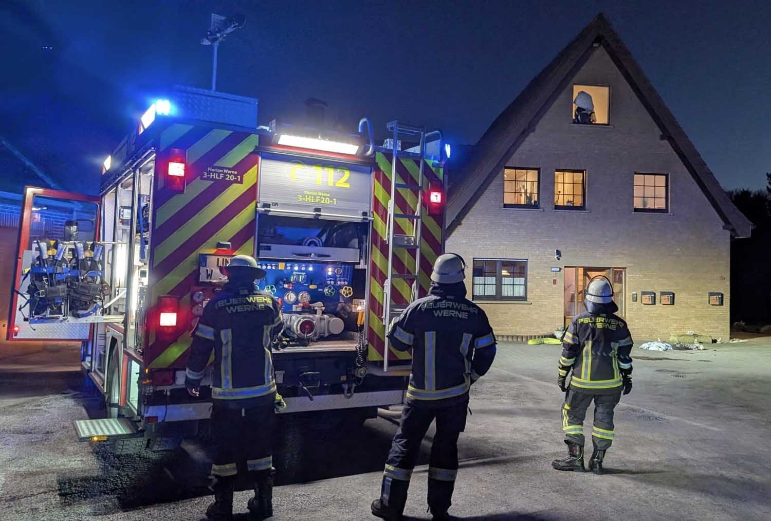 Die Feuerwehr eilte zu einem gemeldeten Küchenbrand in Stockum. Fotos: FFW