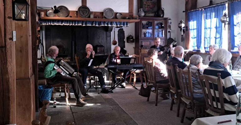 Einen musikalischen Nachmittag verlebten 20 Mitglieder des Heimatvereins beim Frühlingssingen in der Westfälischen Stube. Foto: Heimatverein