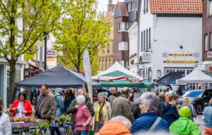 Ein Frühlingsmarkt mit 20 Ständen entlang der Steinstraße ist in die dreitägige Veranstaltung "Frühling in Werne" eingebunden. Foto: Werne Marketing
