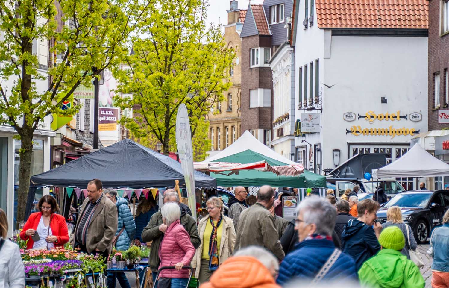 Ein Frühlingsmarkt mit 20 Ständen entlang der Steinstraße ist in die dreitägige Veranstaltung 