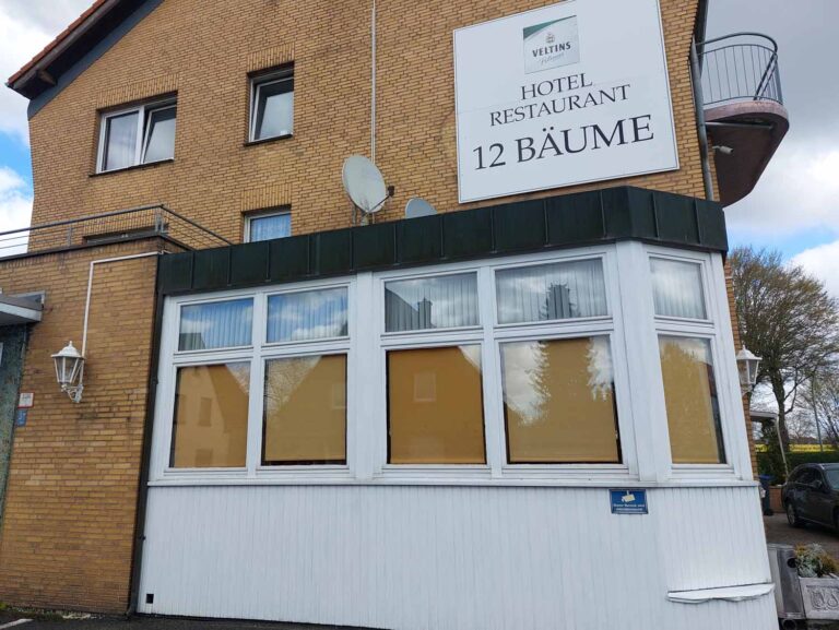 Das 1961 errichtete Hotel "12 Bäume" wird zur Unterkunft für Geflüchtete. Foto: Wagner